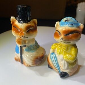 Vintage 50’s Norcrest Mr. &  Mrs. Fox Hand Painted Ceramic Salt & Pepper Shakers